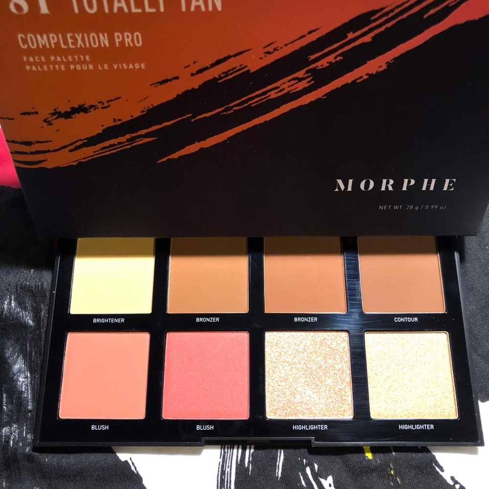 8T Totaly Tan all in one makeup palette NWT